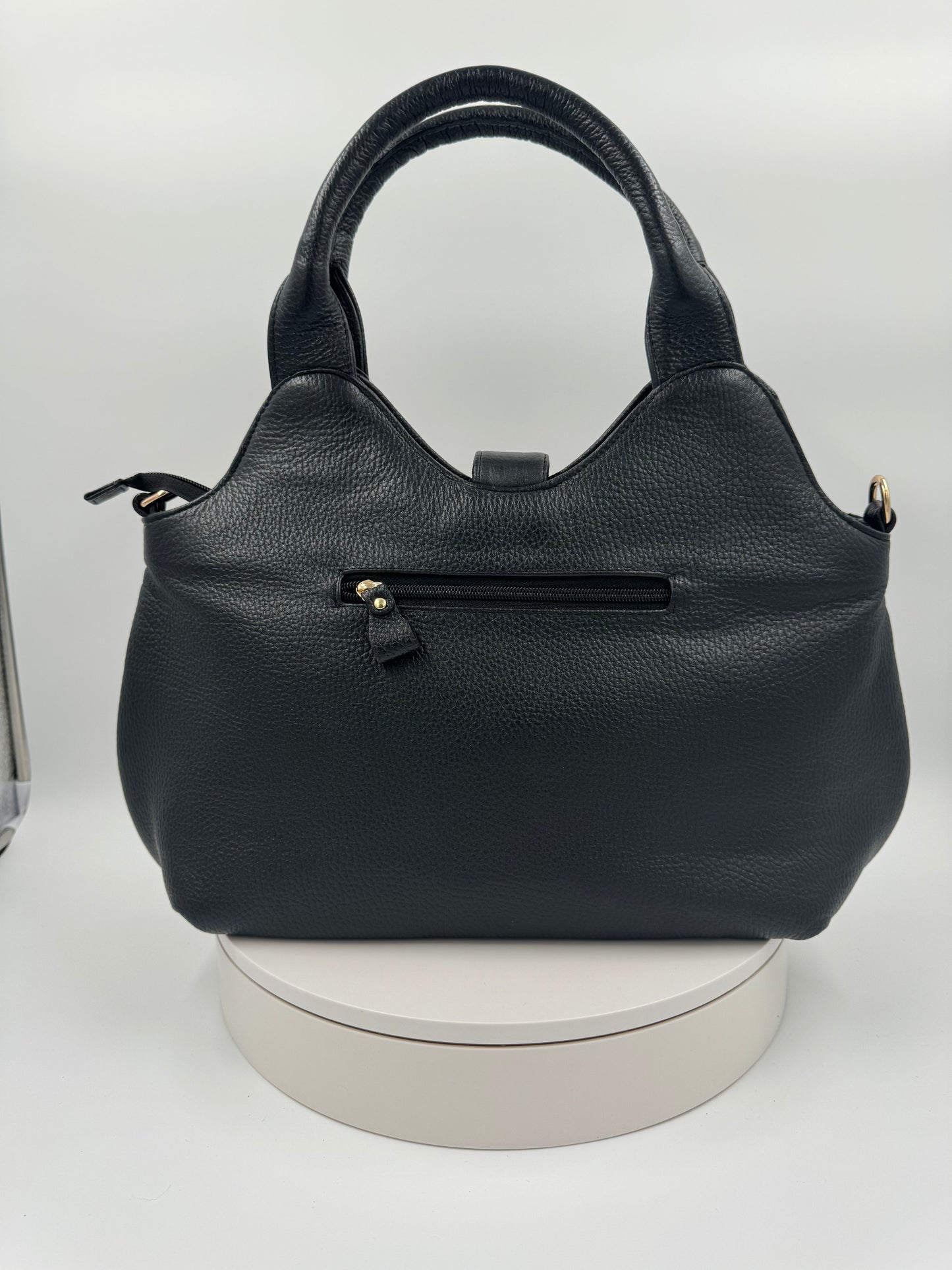 Laura Wild Black